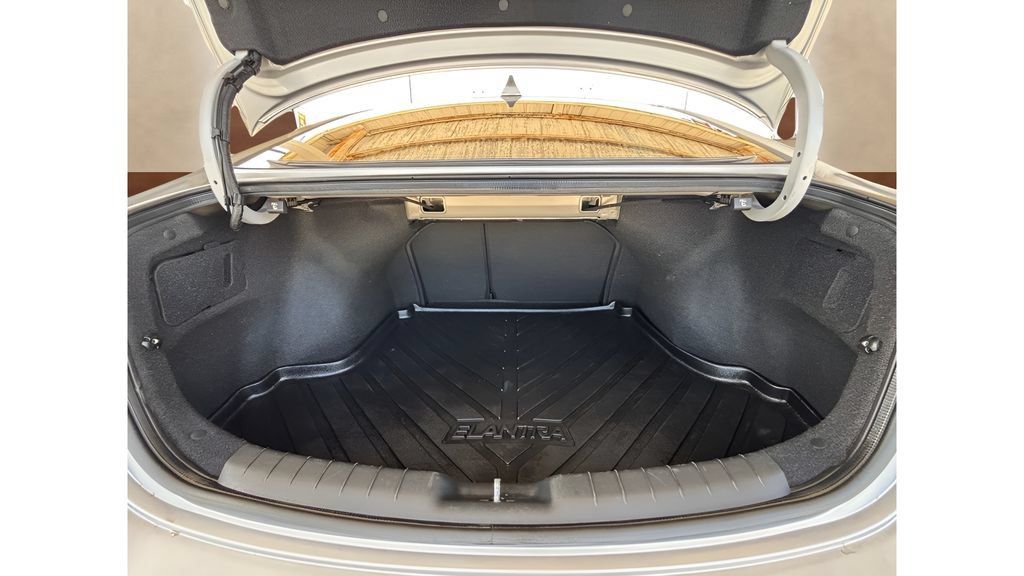 Used 2020 Hyundai Elantra SEL FWD image 33