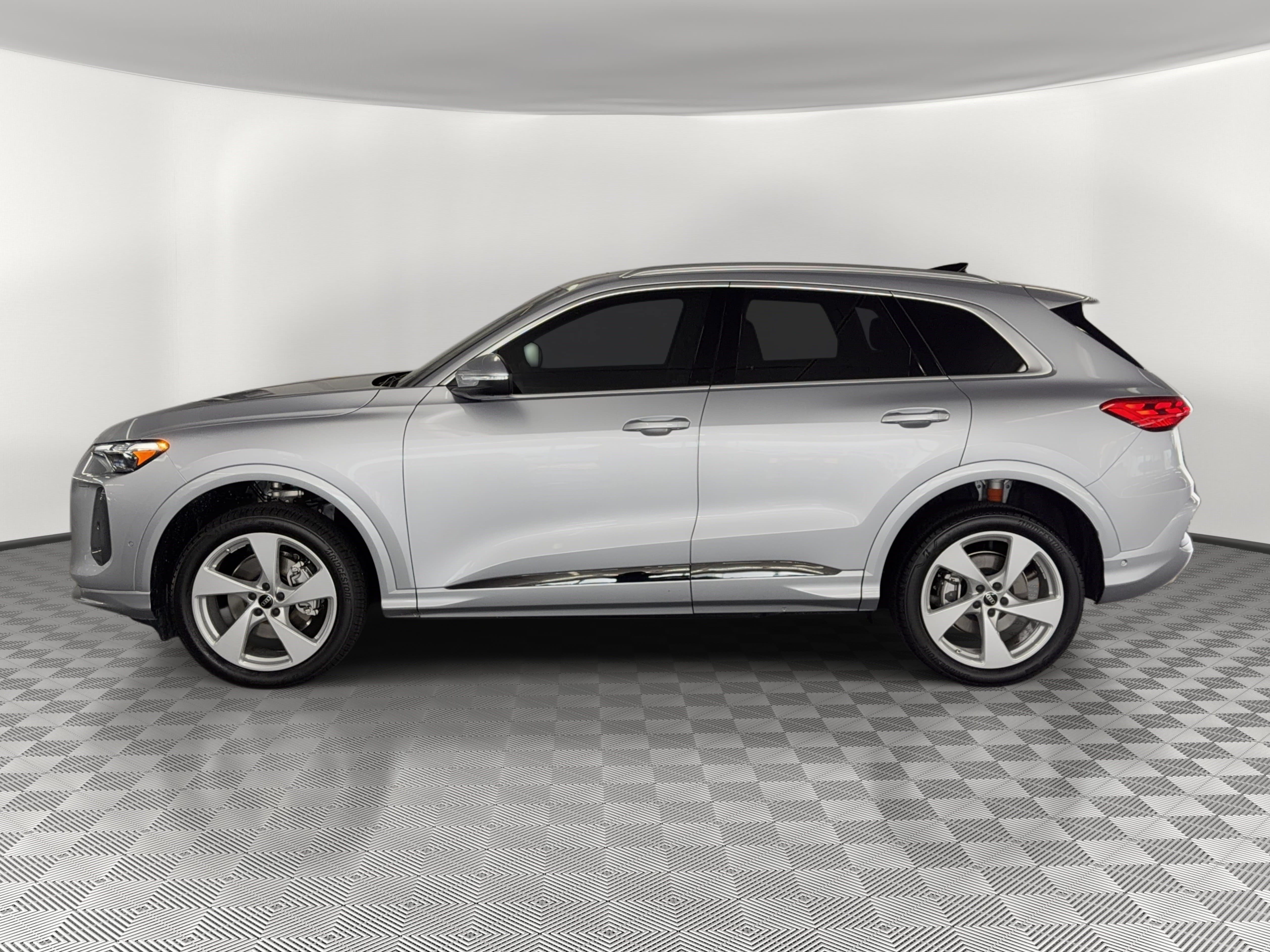 New 2026 Audi Q5 Premium Plus AWD/4WD image 2