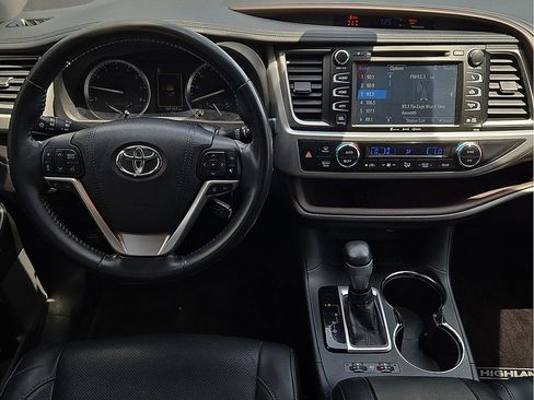 Used 2018 Toyota Highlander Limited FWD image 11