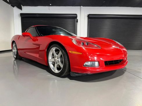 Used 2005 Chevrolet Corvette Coupe w/ Preferred Equipment Group RWD image 3