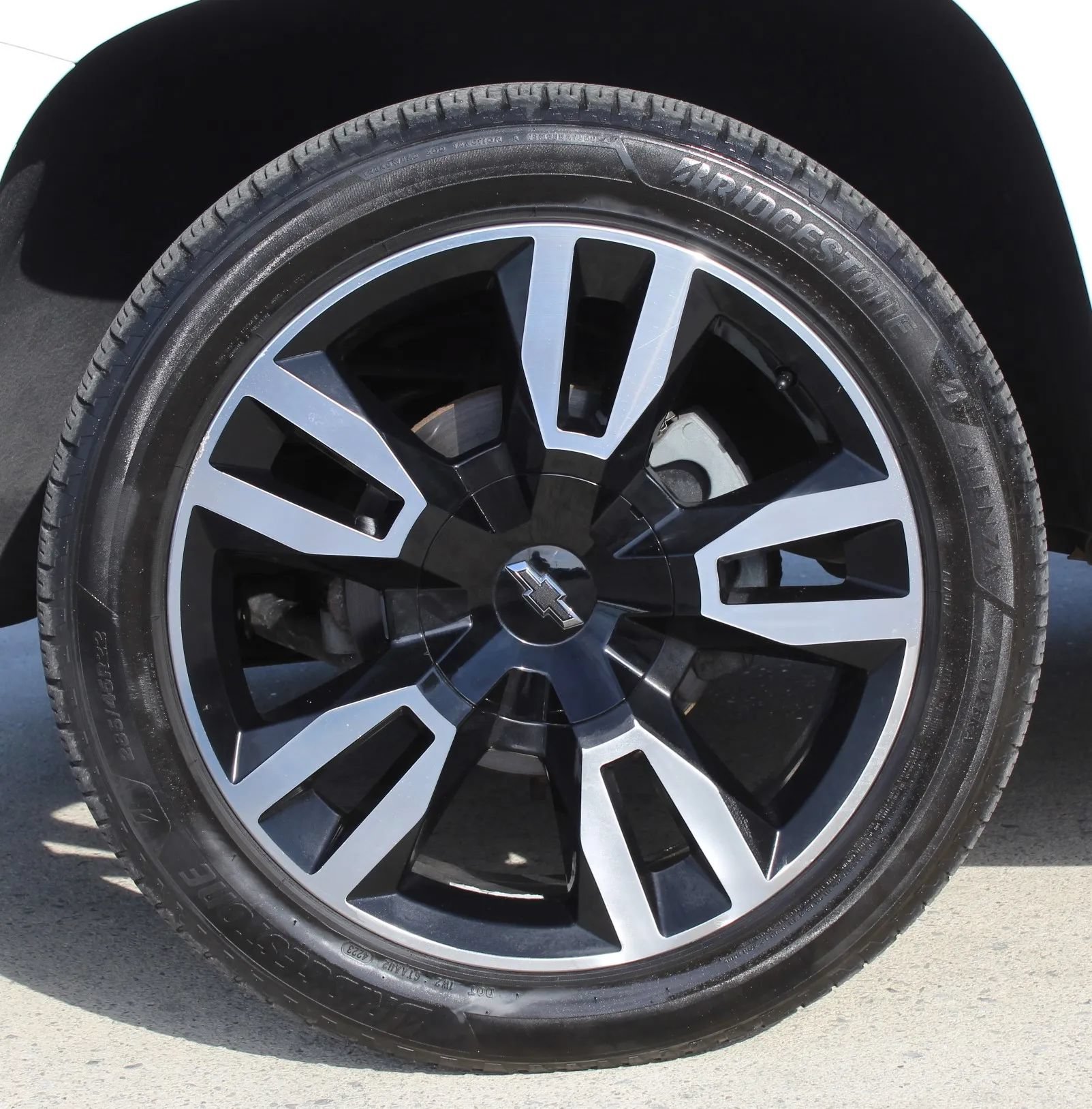 Used 2018 Chevrolet Tahoe Premier w/ RST 6.2L Performance Edition AWD/4WD image 9