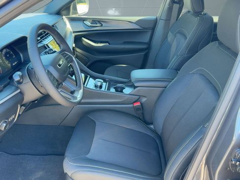 New 2025 Jeep Grand Cherokee L Laredo image 5