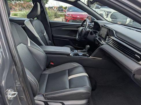 Used 2025 Toyota Camry SE w/ Convenience Package AWD/4WD image 30