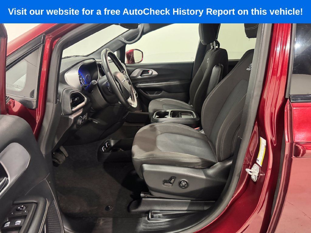 Used 2021 Chrysler Pacifica Touring w/ S Appearance Package FWD image 15