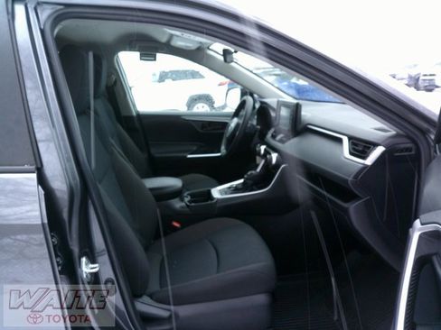 Used 2021 Toyota RAV4 LE image 25