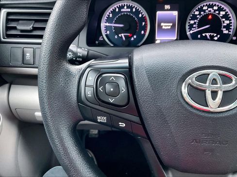 Used 2017 Toyota Camry LE FWD image 23