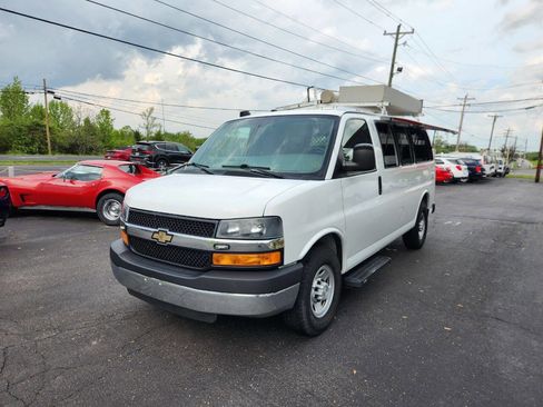 Used 2016 Chevrolet Express 3500 image 3
