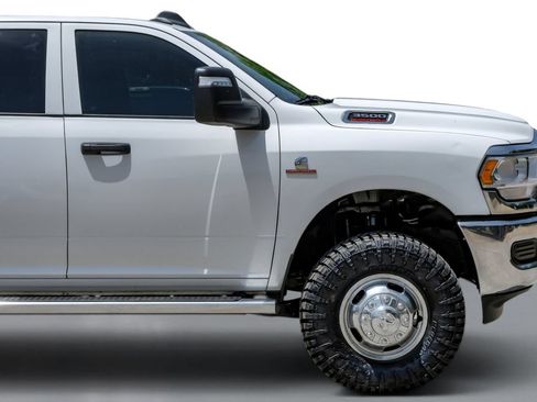 Used 2024 RAM 3500 Tradesman w/ Chrome Appearance Group AWD/4WD image 7