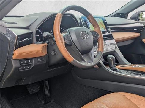 Certified 2022 Toyota Avalon Limited image 9