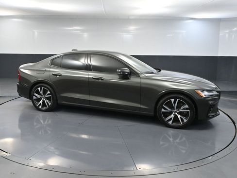 Used 2022 Volvo S60 T8 R-Design Expression AWD/4WD image 4