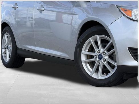 Used 2018 Ford Focus SE FWD image 10