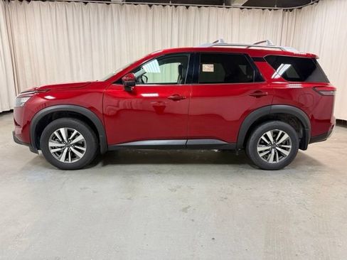 Used 2025 Nissan Pathfinder SL AWD/4WD image 9