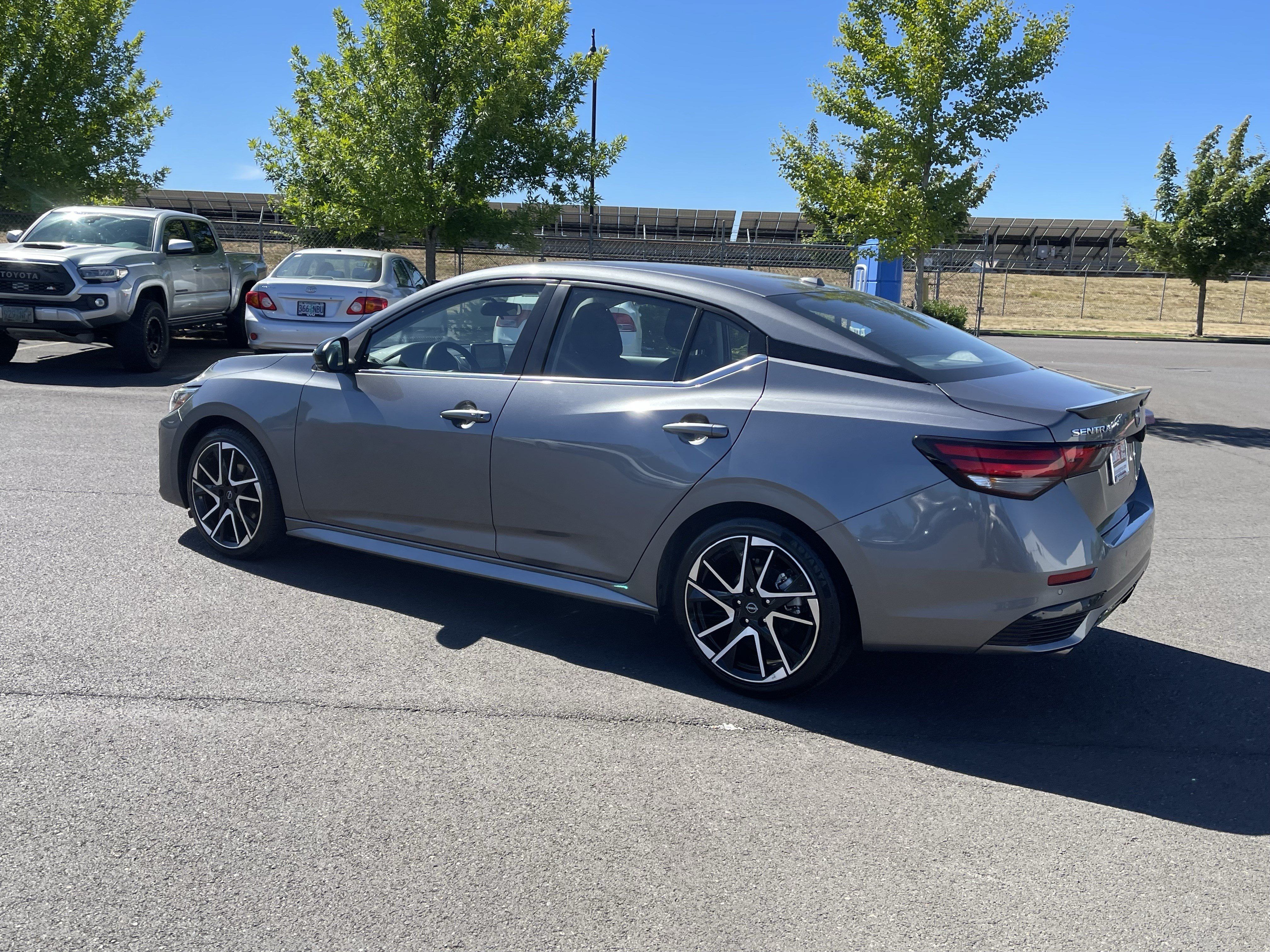 Used 2025 Nissan Sentra SR FWD image 3