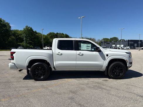 New 2026 Nissan Frontier SV AWD/4WD image 4