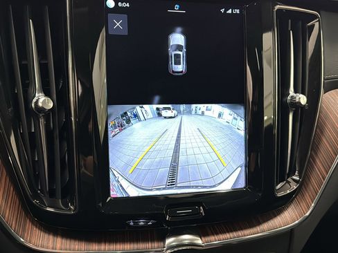 Used 2023 Volvo XC60 T8 Ultimate w/ Climate Package image 18