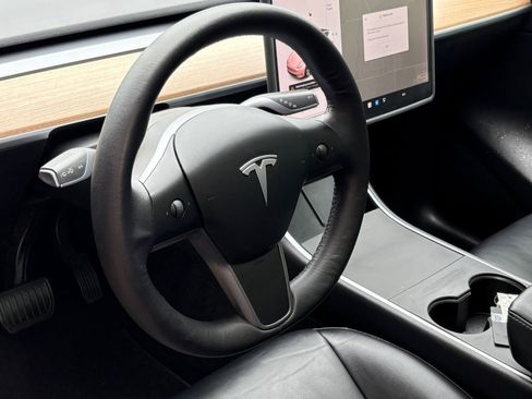 Used 2020 Tesla Model Y Long Range image 11