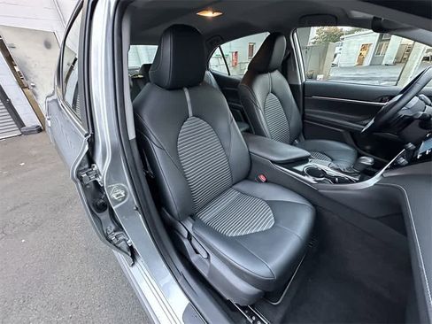 Used 2019 Toyota Camry SE image 14