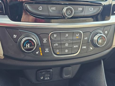 Certified 2023 Chevrolet Traverse Premier image 30