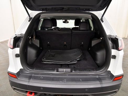 Used 2019 Jeep Cherokee Trailhawk w/ Cold Weather Group image 7