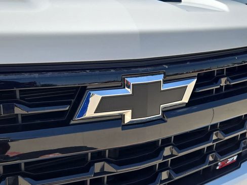 Used 2024 Chevrolet Silverado 1500 LT Trail Boss w/ Convenience Package II AWD/4WD image 10