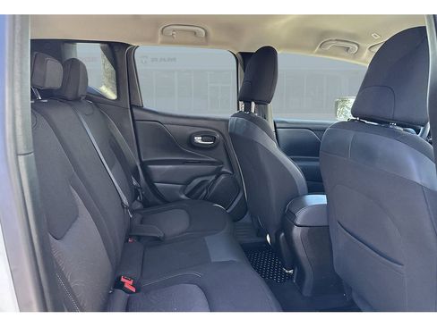 Used 2023 Jeep Renegade Latitude image 14