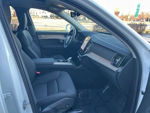 Used 2025 Volvo XC90 B6 Plus image 15