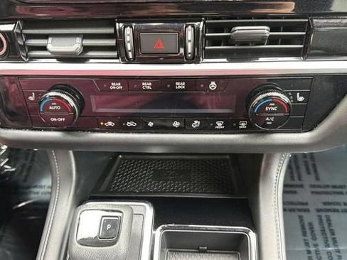 Used 2023 Nissan Pathfinder SL w/ SL Premium Package AWD/4WD image 17