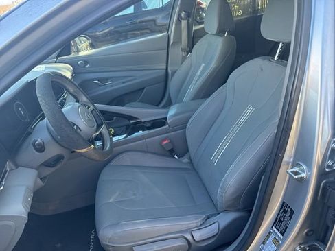 Used 2023 Hyundai Elantra SEL w/ Convenience Package image 12