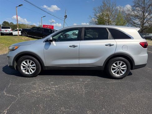 Used 2019 Kia Sorento LX V6 2WD image 2