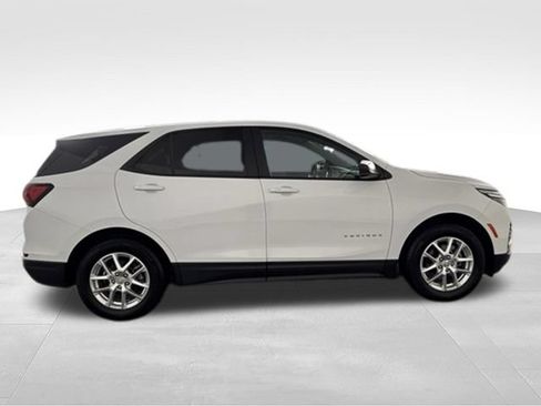 Used 2024 Chevrolet Equinox LS w/ LS Convenience Package FWD image 9