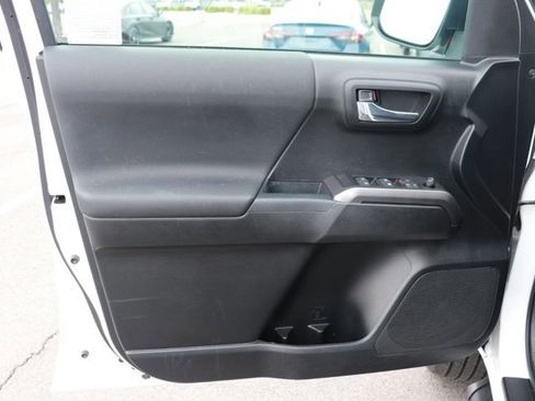 Used 2019 Toyota Tacoma TRD Sport image 9