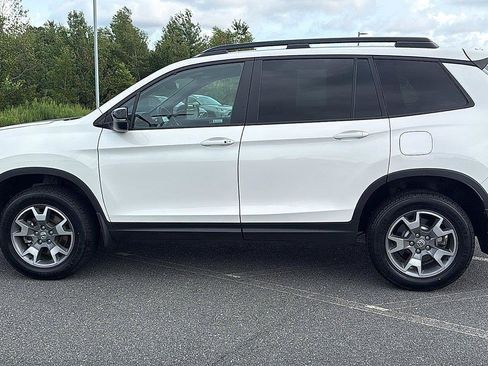 Used 2023 Honda Passport TrailSport image 11