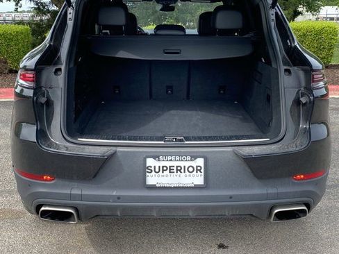 Used 2025 Porsche Cayenne AWD/4WD image 6