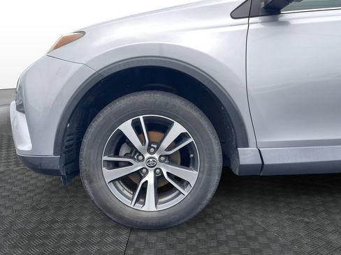 Used 2018 Toyota RAV4 XLE w/ Plus Extra Value Package FWD image 12