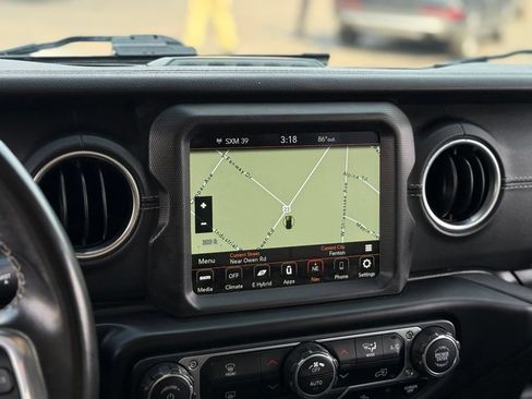 Used 2021 Jeep Wrangler Unlimited Sahara AWD/4WD image 3