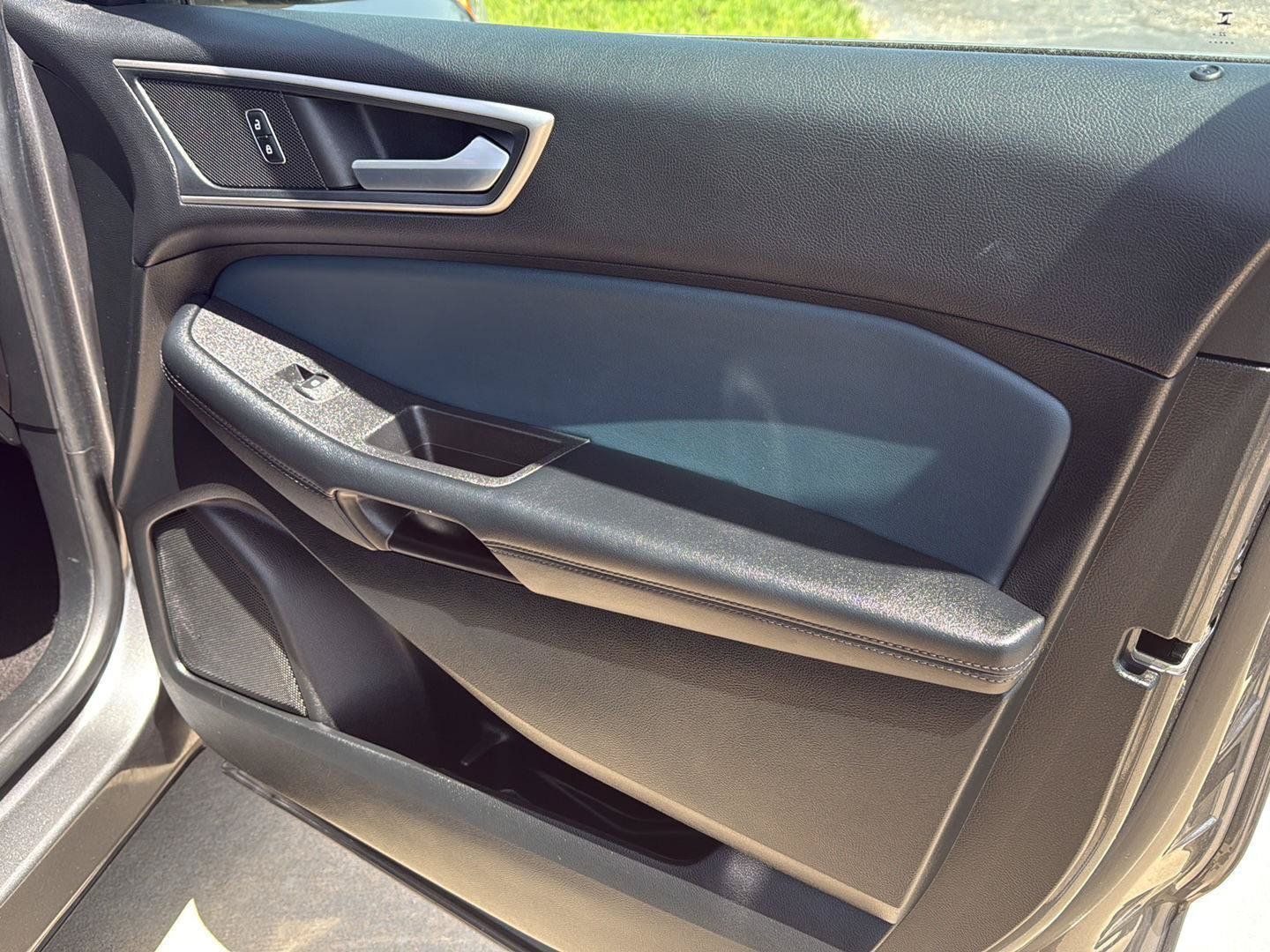 Used 2023 Ford Edge SEL w/ Sport Appearance Package AWD/4WD image 11