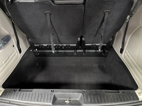 Used 2018 Dodge Grand Caravan SXT FWD image 34