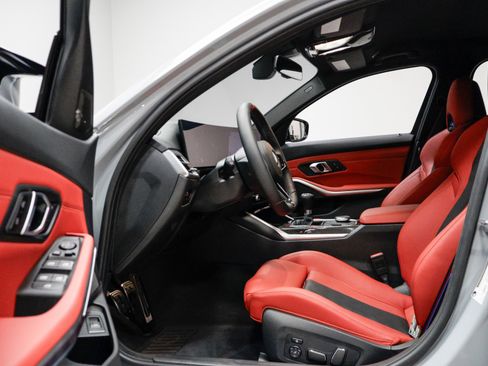 Used 2025 BMW M3 w/ Executive Package image 28