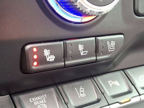 Certified 2022 GMC Sierra 2500 Denali w/ Denali Black Diamond Edition image 19