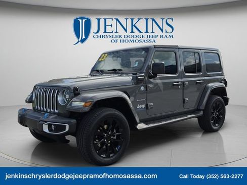 Used 2023 Jeep Wrangler Unlimited Sahara w/ Dual Top Group AWD/4WD image 10