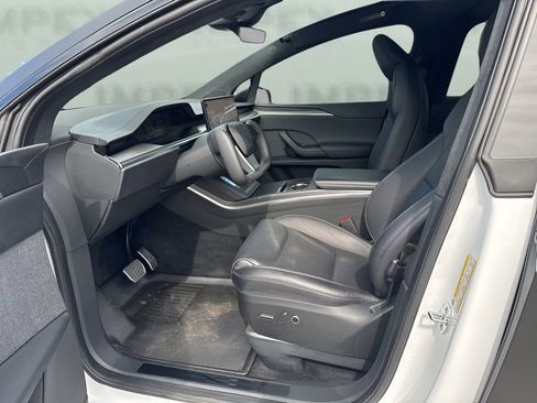 Used 2022 Tesla Model X Plaid image 9