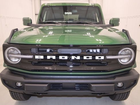 New 2025 Ford Bronco Outer Banks image 3