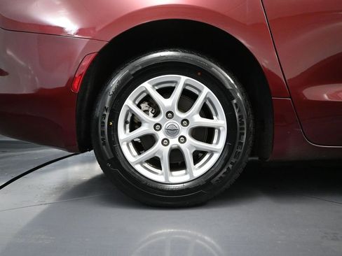Used 2021 Chrysler Voyager LX image 14
