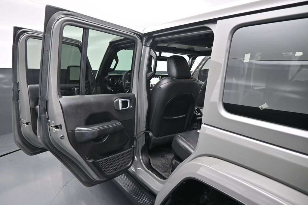 Used 2023 Jeep Wrangler Unlimited Sahara w/ Cold Weather Group AWD/4WD image 17