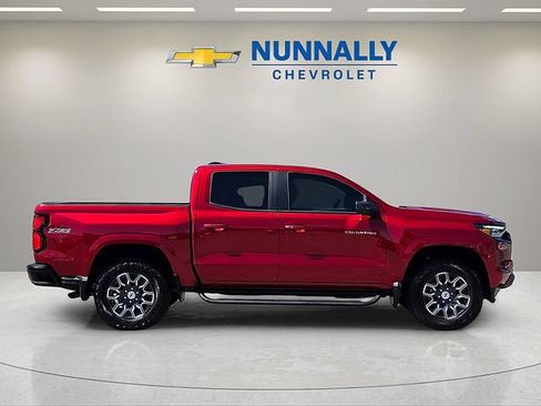 Used 2025 Chevrolet Colorado Z71 w/ Technology Package AWD/4WD image 6
