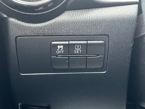 Used 2020 Toyota Yaris L FWD image 15
