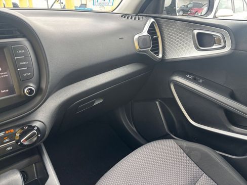Used 2025 Kia Soul LX w/ LX Technology Package image 32