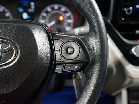 Certified 2025 Toyota Corolla Cross L image 14