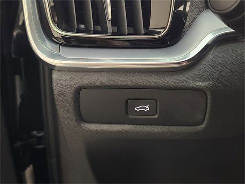 Used 2024 Volvo S60 B5 Core image 23