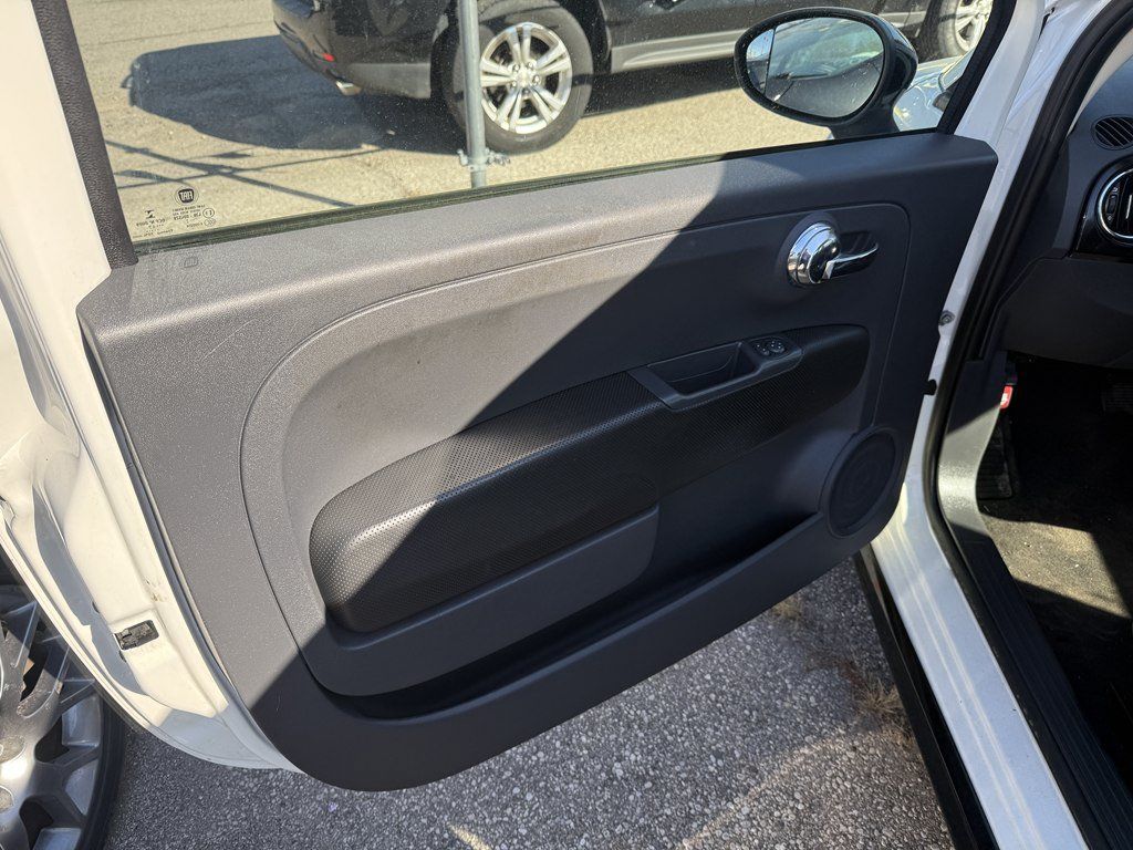 Used 2017 FIAT 500 Pop w/ Sport Black Trim Package FWD image 9